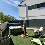 House Veroniq With Pool And Jacuzzi Dom wakacyjny *