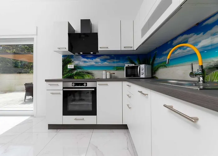 House Veroniq With Pool And Jacuzzi Holiday home *