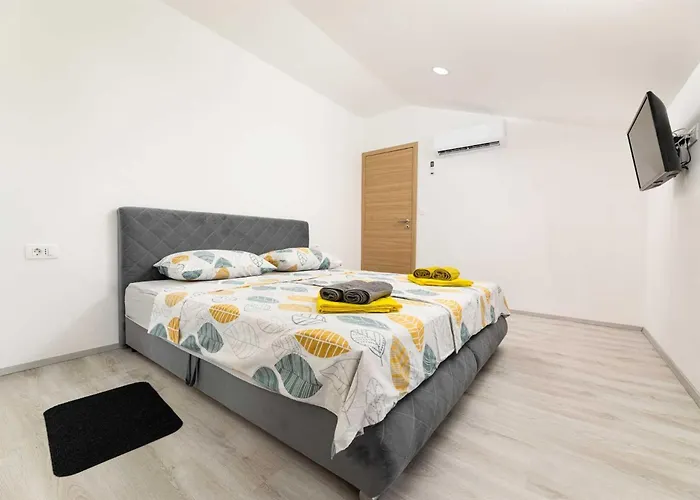 Holiday home House Veroniq With Pool And Jacuzzi *