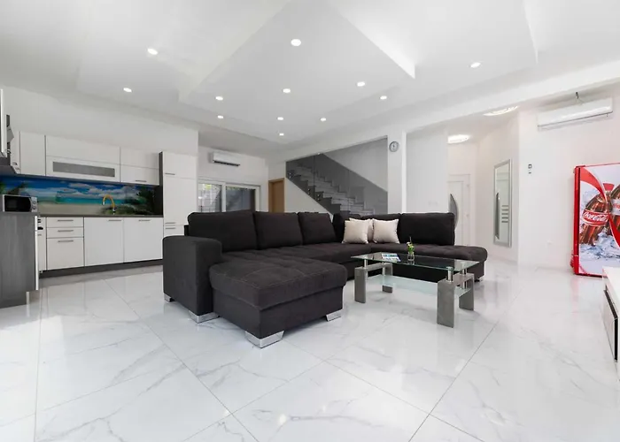 House Veroniq With Pool And Jacuzzi *