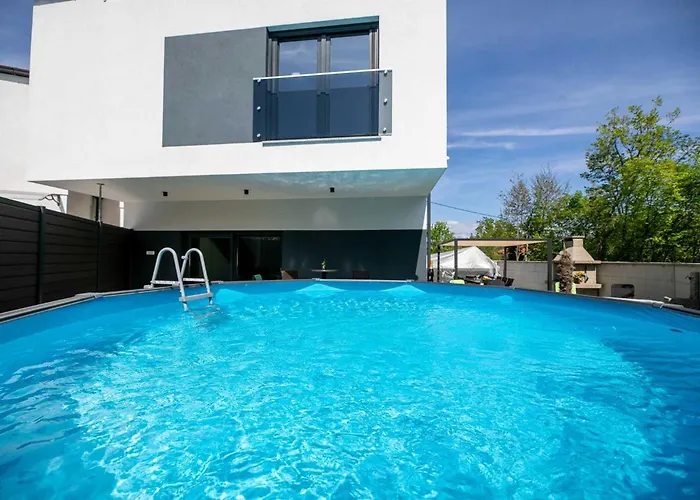 Holiday home House Veroniq With Pool And Jacuzzi Zupanje