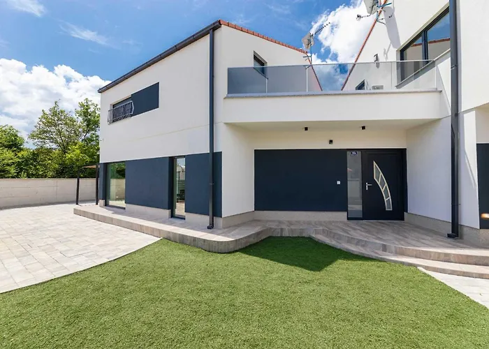 Holiday home House Veroniq With Pool And Jacuzzi *
