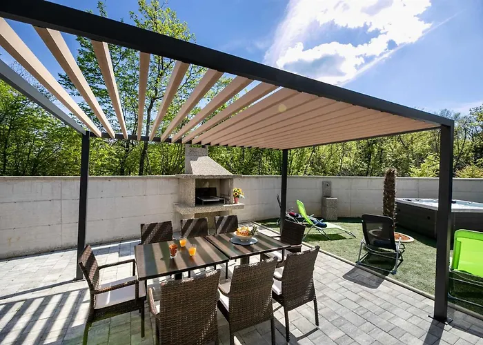 House Veroniq With Pool And Jacuzzi Holiday home