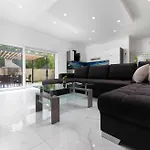 House Veroniq With Pool And Jacuzzi *