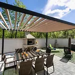 House Veroniq With Pool And Jacuzzi Vakantiehuis
