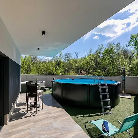 House Veroniq With Pool And Jacuzzi Vakantiehuis Županje