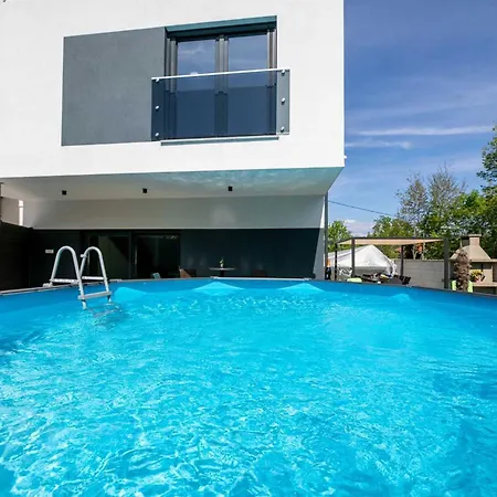 Vakantiehuis House Veroniq With Pool And Jacuzzi Županje