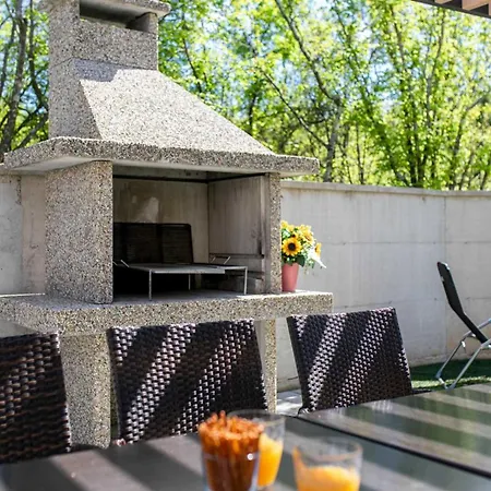 Дом отдыха House Veroniq With Pool And Jacuzzi Zupanje