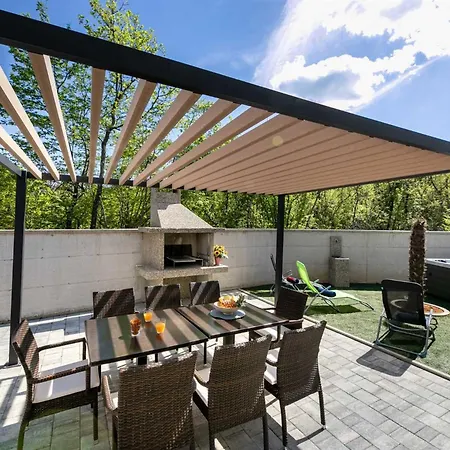 House Veroniq With Pool And Jacuzzi Дом отдыха