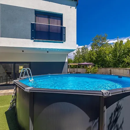 House Veroniq With Pool And Jacuzzi Vakantiehuis