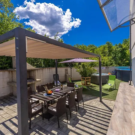 House Veroniq With Pool And Jacuzzi * Županje
