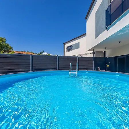 Vakantiehuis House Veroniq With Pool And Jacuzzi