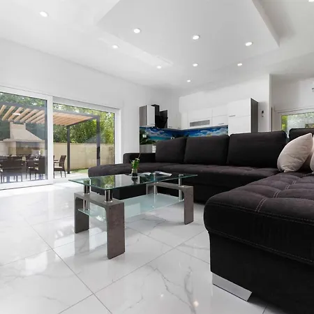 Vakantiehuis House Veroniq With Pool And Jacuzzi