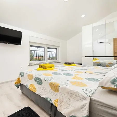 House Veroniq With Pool And Jacuzzi