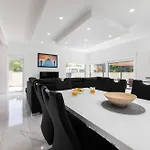 House Veroniq With Pool And Jacuzzi Дом отдыха *