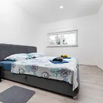 Дом отдыха House Veroniq With Pool And Jacuzzi Zupanje