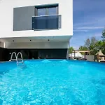 Дом отдыха House Veroniq With Pool And Jacuzzi Zupanje