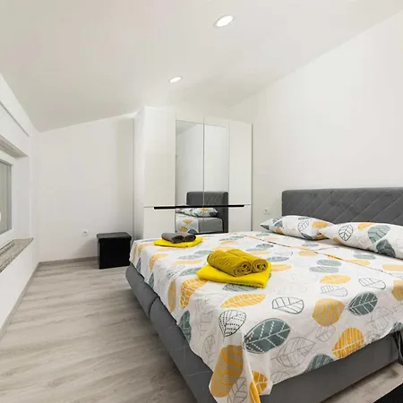 House Veroniq With Pool And Jacuzzi Županje