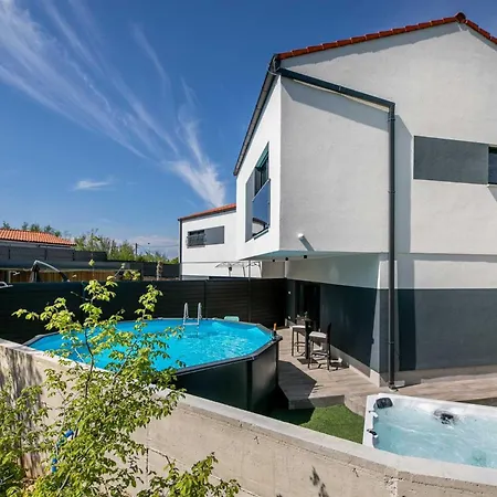 Nyaraló House Veroniq With Pool And Jacuzzi *